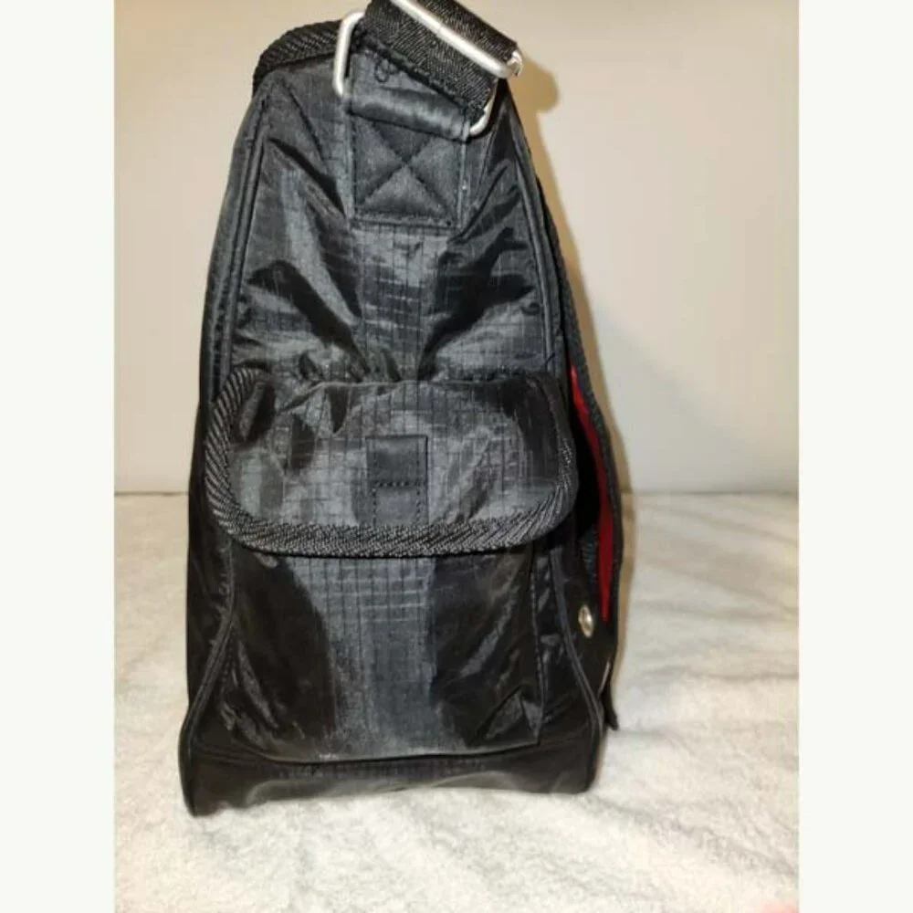 BOOTS AND BARKLEY EXTRA-LARGE BLACK NYLON SMALL PET CARRIER W/ZIP CLOSURE